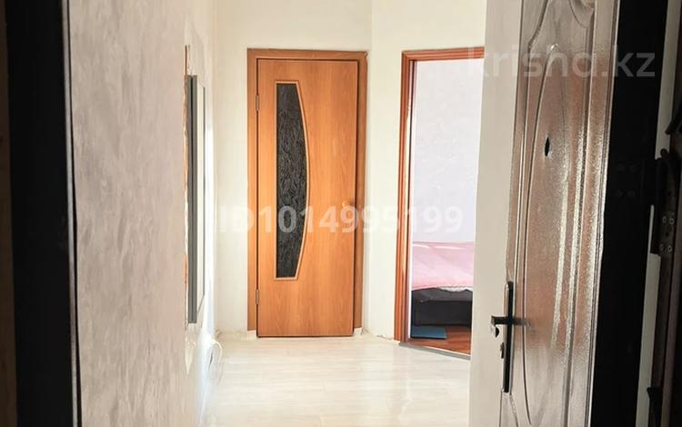 1-комнатная квартира · 46.1 м² · 9/9 этаж, мкр Болашак — прямо напротив дома находится медицинский центр, рядом супермаркеты «Сапа» и «Дина», школа №68, детский сад и Дом детского творчества. за 13 млн ₸ в Актобе — фото 2