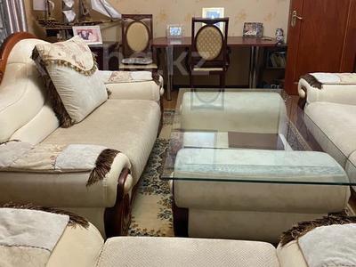 Отдельный дом · 7 комнат · 300 м² · 9 сот., мкр Достык, Улагат 2 — Абая Момышулы возле метро за 600 000 ₸ в Алматы, Ауэзовский р-н