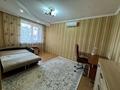 Дом · 5 комнат · 300 м², Скоробогатова — Центральный рынок за 60 000 〒 в Уральске, мкр Школьник — фото 14