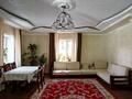 5-комнатный дом помесячно, 250 м², 10 сот., Азербаева 2А за 800 000 〒 в Абае — фото 3