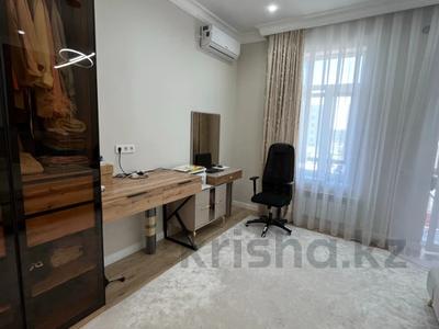 3-бөлмелі пәтер · 130 м² · 2/5 қабат, Нұрсая ш/а., Абулхаир Хана 46, бағасы: 70 млн ₸ в Атырау, мкр Нурсая