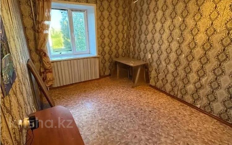 1-комнатная квартира · 28.9 м² · 4/5 этаж, Майкудук, 14й микрорайон 20а — 1комн на 14мкр средний этаж за 5.8 млн 〒 в Караганде, Алихана Бокейханова р-н — фото 2