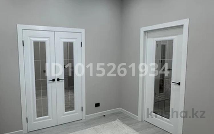 2-комнатная квартира · 60 м², мкр. Алтын орда, Микрорайон Батыс-2 50Л за 230 000 ₸ в Актобе — фото 2