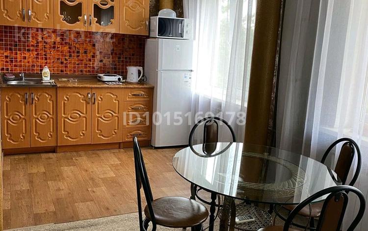 2-комнатная квартира · 45 м² · 4/5 этаж, Назарбаева 3/1 — Район Дворца спорта. Напротив "Даниэля", за магазином "Статус" за 2 000 ₸ в Усть-Каменогорске, Ульбинский — фото 2