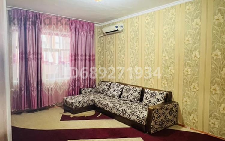 3-комнатная квартира, 60 м², 2/4 этаж помесячно, Кенесары 32 за 100 000 〒 в Туркестане — фото 2