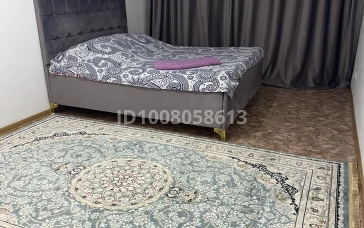 1-бөлмелі пәтер · 50 м² · 1/9 қабат, Нур Актобе 26 — 2 микрорайон 26, бағасы: 10 000 ₸ — фото 2