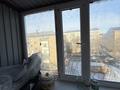 3-бөлмелі пәтер · 58 м² · 5/5 қабат, Желтоксан 1/7 — Сергей Тюленина рынок Караван, бағасы: 16 млн ₸ в Уральске — фото 16