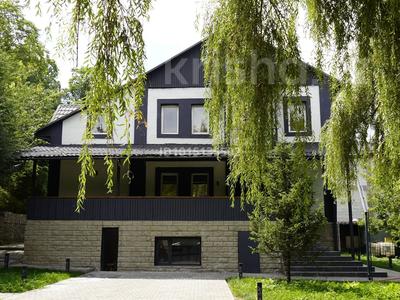 Отдельный дом · 7 комнат · 263.7 м² · 20 сот., мкр Тау Самал 13 за 1.8 млн ₸ в Алматы, Медеуский р-н
