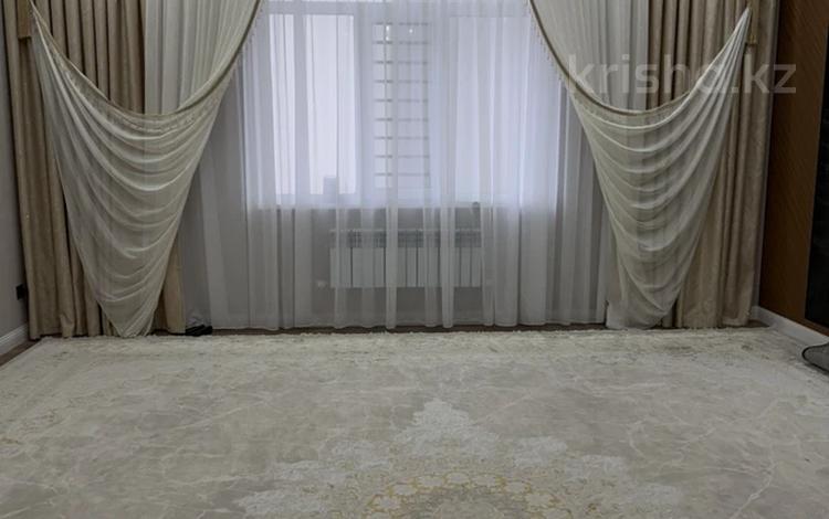 3-комнатная квартира · 109 м² · 3/7 этаж, 16-й мкр 35/1 за 41 млн ₸ в Актау — фото 2