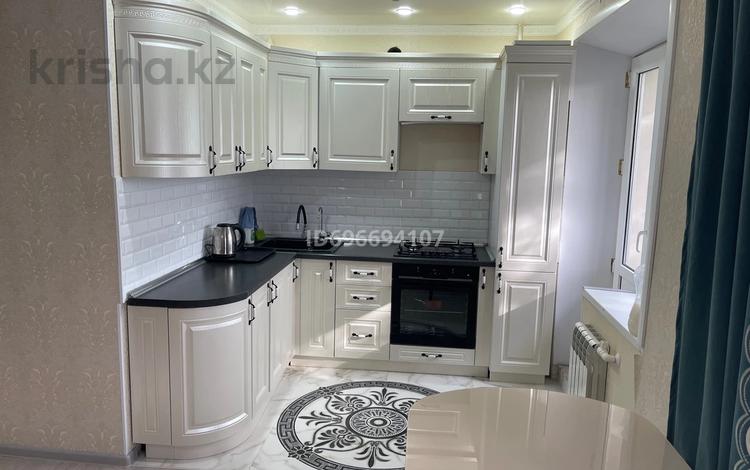 3-бөлмелі пәтер · 65 м² · 3/5 қабат, мкр СМП 136 1, бағасы: 180 000 ₸ в Атырау — фото 2