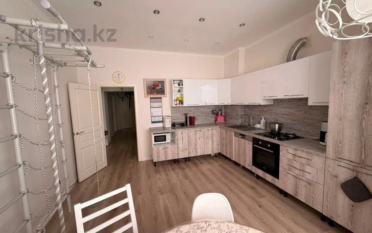 3-комнатная квартира · 107 м² · 5/8 этаж, Кожыкова 4 Д за 450 000 ₸ в Атырау — фото 8