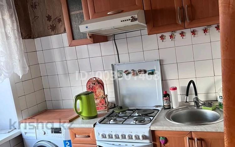 3-комнатная квартира · 56 м² · 4/5 этаж, Пришахтинск, Зелинского 24/2 за 100 000 ₸ в Караганде, Алихана Бокейханова р-н — фото 2