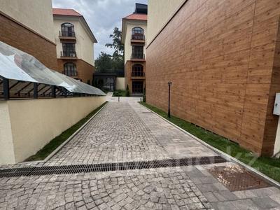 5-бөлмелі пәтер · 216 м², Исатай Тайманова 222/3, бағасы: 216 млн ₸ в Алматы, Медеуский р-н