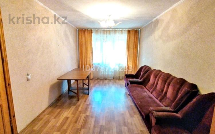 2-комнатная квартира, 45 м², 3/5 этаж помесячно, Акбулак 1мк за 80 000 〒 в Таразе — фото 2