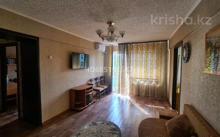 3-комнатная квартира, 60 м², 3/5 этаж посуточно, Бокейханова 4 за 12 000 〒 в Балхаше — фото 2