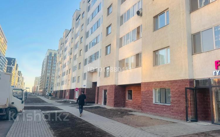 Свободное назначение, офисы, магазины и бутики, салоны красоты, медцентры и аптеки, образование, развлечения, кабинеты и рабочие места, студии · 54 м² за 400 000 ₸ в Астане, Нура р-н — фото 2
