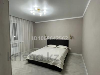 1-комнатная квартира · 60 м² · 2/5 этаж, Асау барака 60а за 200 000 ₸ в Актобе, мкр. Курмыш