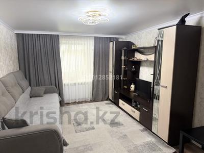 3-бөлмелі пәтер · 60 м² · 1/5 қабат, мкр Михайловка , Аманжолова 49 — остановка Школьник, бағасы: 26.5 млн ₸ в Караганде, Казыбек би р-н