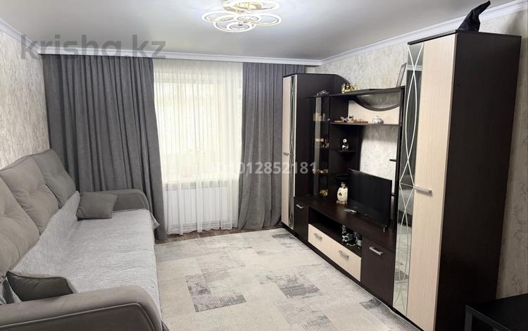 3-бөлмелі пәтер · 60 м² · 1/5 қабат, мкр Михайловка , Аманжолова 49 — остановка Школьник, бағасы: 26.5 млн ₸ в Караганде, Казыбек би р-н — фото 2
