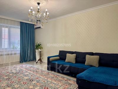 4-комнатная квартира · 132 м² · 1/5 этаж, мкр. Алтын орда, Батыс 2, пр Алии Молдагуловой — Тд Кокжар, гипермаркет Дина, бц Капитал Плаза за 55 млн 〒 в Актобе