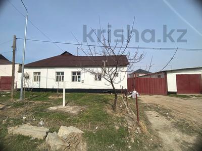 Отдельный дом · 4 комнаты · 1111 м² · 10 сот., Бекзат Саттарханов даңғылы 85 за 50 млн 〒 в Туркестане