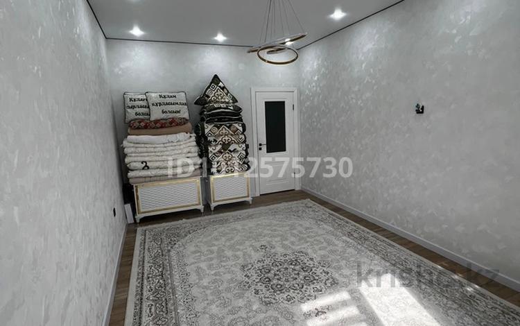 3-комнатная квартира · 100 м² · 8/8 этаж, 20-й мкр 1 за 28.5 млн ₸ в Актау — фото 2