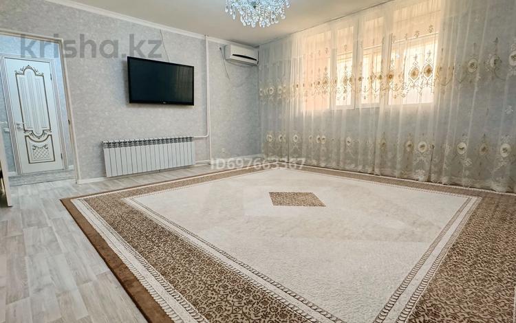 2-комнатная квартира, 56 м², 1/4 этаж, 4мкр 51 — Коктем за 16 млн 〒 в Жанаозен — фото 2