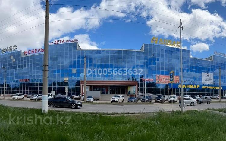 Свободное назначение, офисы, магазины и бутики, склады, общепит, салоны красоты, медцентры и аптеки, образование, развлечения · 9459 м² за 1.8 млрд 〒 в Актобе — фото 3