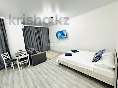 1-комнатная квартира · 48 м² · 1/10 этаж, мкр Юго-Восток, Микрорайон Байкена Ашимова 21А за 18 000 ₸ в Караганде, Казыбек би р-н