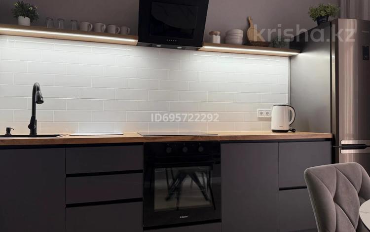 1-комнатная квартира · 45 м² · 8/17 этаж, мкр Юго-Восток, Республики за 300 000 ₸ в Караганде, Казыбек би р-н — фото 27
