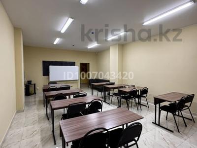 Офисы, склады, образование, конференц-залы, кабинеты и рабочие места · 43 м² за 215 000 〒 в Актобе, мкр 5