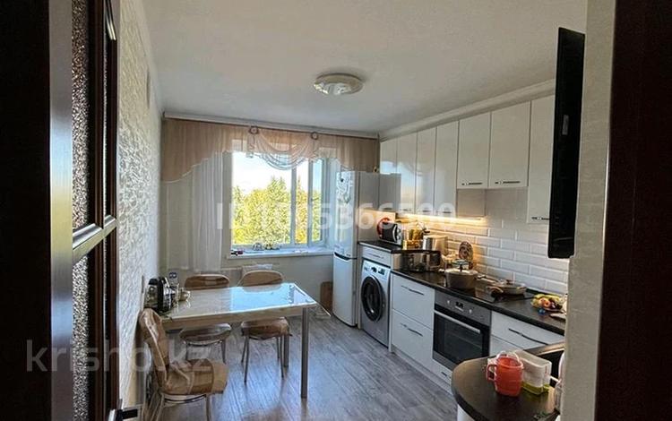 3-бөлмелі пәтер · 82 м² · 4/9 қабат, Амангельды 50/1, бағасы: 40.8 млн ₸ в Павлодаре — фото 2