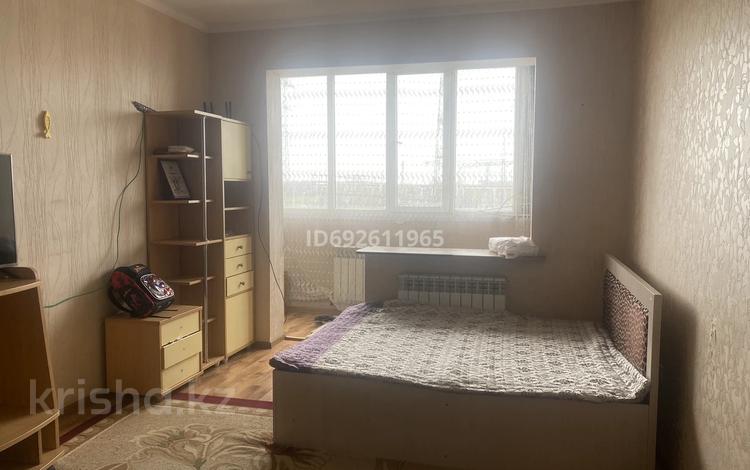 1-комнатная квартира, 40 м², 3/6 этаж, мкр Кокжиек 17