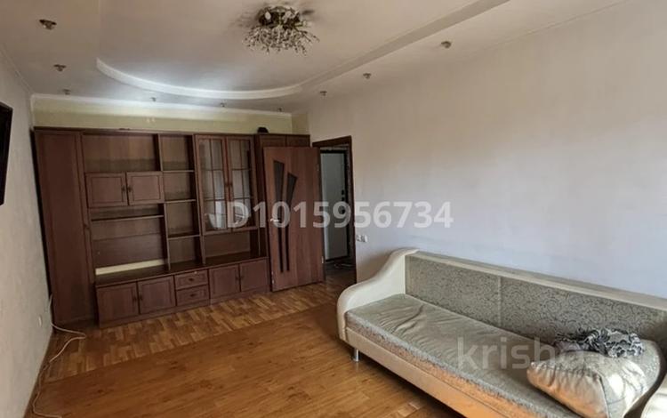 1-комнатная квартира · 35 м² · 2/6 этаж, мкр Кокжиек 15 за 170 000 ₸ в Алматы, Жетысуский р-н — фото 2