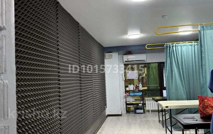 Салоны красоты, кабинеты и рабочие места · 28 м² за 280 000 ₸ в Астане, Есильский р-н — фото 3