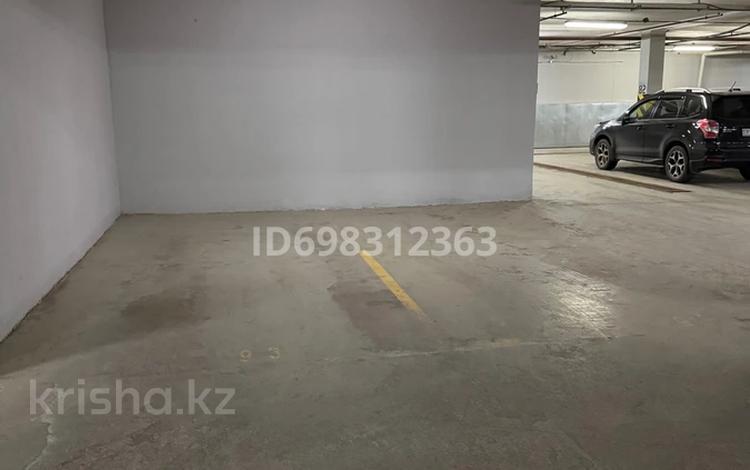 Паркинг · 17 м² · Достык 5, бағасы: 30 000 ₸ в Астане, Есильский р-н — фото 2