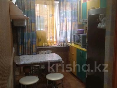 3-комнатная квартира · 50 м² · 3/5 этаж, мкр Юго-Восток, Республики 10 за 25 млн ₸ в Караганде, Казыбек би р-н