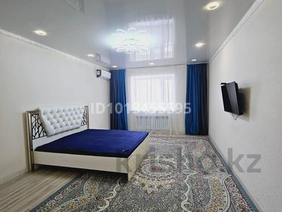1-комнатная квартира · 50 м² · 2/5 этаж, Нур 5/1 за 13 000 ₸ в Уральске