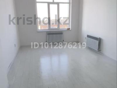 2-комнатная квартира · 60 м² · 6/9 этаж, мкр Юго-Восток, Таттимбета 40, 40/1, 41, 42 за 130 000 ₸ в Караганде, Казыбек би р-н