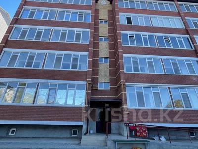 Пәтерлер в Западно-Казахстанской обл.: 2-бөлмелі пәтер · 80 м² · 2 қабат, Губарова 31 — Кофейня HONEY, бағасы: 22 млн 〒 2-бөлмелі пәтер · 80 м² · 2 қабат, Губарова 31 — Кофейня HONEY, бағасы: 22 млн 〒 в Уральске