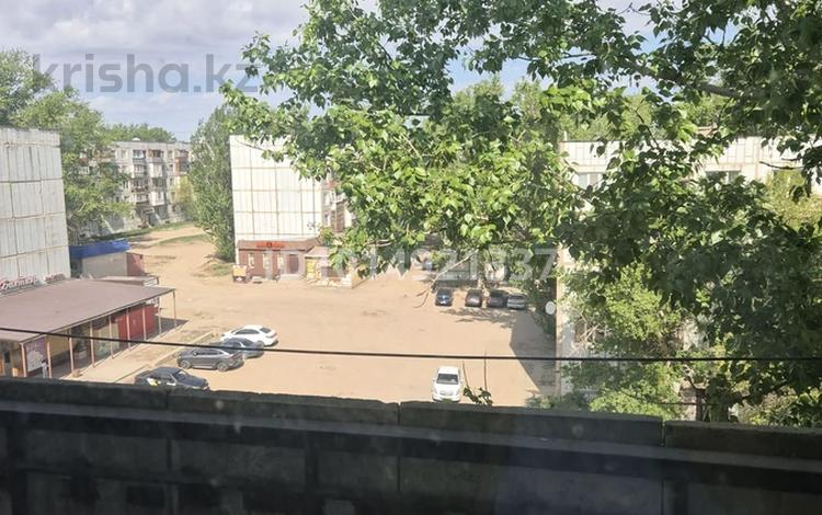 3-комнатная квартира · 68 м² · 5/5 этаж, Юности 69 — 19 школа за 110 000 ₸ в Семее — фото 2