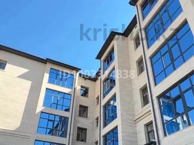 3-бөлмелі пәтер · 74 м² · 1/5 қабат, мкр Юго-Восток, 3-я улица, 42Б 42б — Микрорайон Таугуль, ЖК «Гаухартас», бағасы: 400 000 〒 в Караганде, Казыбек би р-н