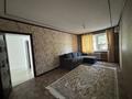 2-бөлмелі пәтер · 61 м² · 1/6 қабат, 2 ш/а., абулхайр хана 60/3 — ПӘТЕР САТЫЛАДЫ! КЕРЕМЕТ ОРЫНДА! Орналасқан жері өте ыңғайлы! Пәтердің ең үлкен артықшылығы — айналасында адам көп жүретін, барлық қажетті нысандар жақын орналасқан. Жақын жерде 3 мектеп: №21 мектеп №27 мектеп №17 мектеп ️ Бәрі қолжетімді жерде: «Дарина» орталығы «Анвар» «Наурыз» сауда үйі ️ «Алтай» базары «Қазпошта» Көптеген дүкендер Аялдама үйдің дәл қасында! ПОД БИЗНЕС ТЕ ЖАРАЙДЫ! Орналасқан жері өте тиімді болғандықтан, дүкен, кеңсе, оқу орталығы, кабинет, сұлулық саласы және басқа да кәсіп түрлеріне қарастыруға болады. ‍‍‍ Отбасымен тұруға да ыңғайлы: мектептер жақын, дүкендер жанында, көлік қатынасы жақсы. БАРЛЫҒЫ ЖАНЫНДА — УАҚЫТ ТА, ЖОЛ ДА ҮНЕМДЕЛЕДІ! Тұруға да, бизнеске де тиімді нұсқа! Бағасы: келісімді Нақты ақпарат пен көруге жазылу үшін хабарласыңыз! Мұндай орналасқан жердегі пәтерді жіберіп алмаңыз!, бағасы: 16 млн ₸ в Актобе, мкр 8 — фото 3