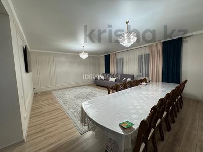 Отдельный дом · 7 комнат · 300 м², Амангелді 121А — №1 дүкенінің қасында за 550 000 〒 в Туздыбастау (Калинино)