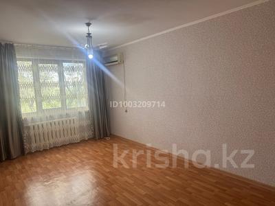 2-комнатная квартира · 58 м² · 4/5 этаж, мкр 8 за 17 млн 〒 в Актобе