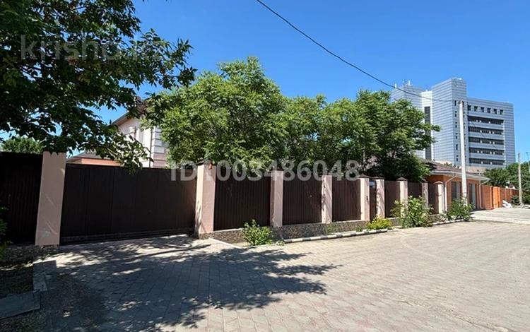 Отдельный дом · 6 комнат · 304.2 м², Ыкылас 16 — Мкр. Акшагала за 135 млн ₸ в Атырау — фото 2