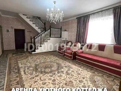Дом · 7 комнат · 280 м², Старый город за 50 000 〒 в Актобе