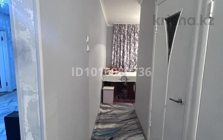 3-комнатная квартира · 47 м² · 3/5 этаж, Майкудук, 14й микрорайон 39 — автостанция за 9 млн ₸ в Караганде, Алихана Бокейханова р-н — фото 2