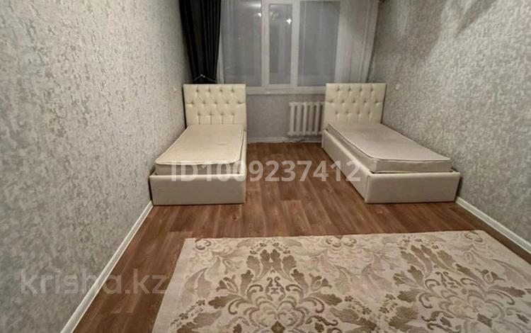 1-комнатная квартира · 35 м² · 4/5 этаж, мкр 8 — За Анваром за каз почта за 12 млн ₸ в Актобе — фото 2