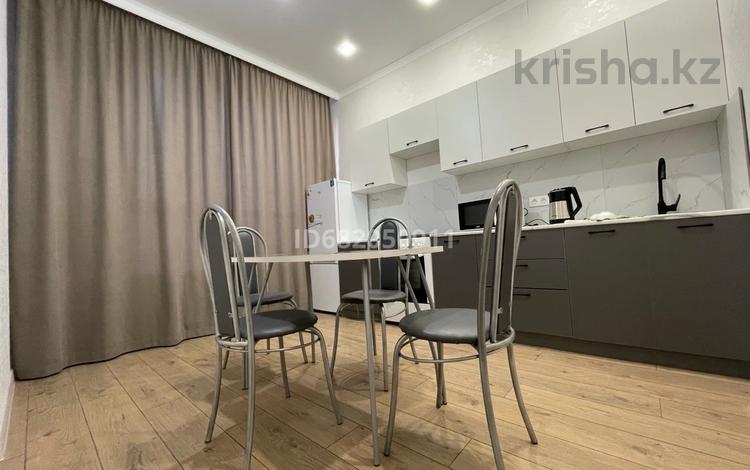 2-комнатная квартира, 65 м², 11/12 этаж помесячно, E-753 8